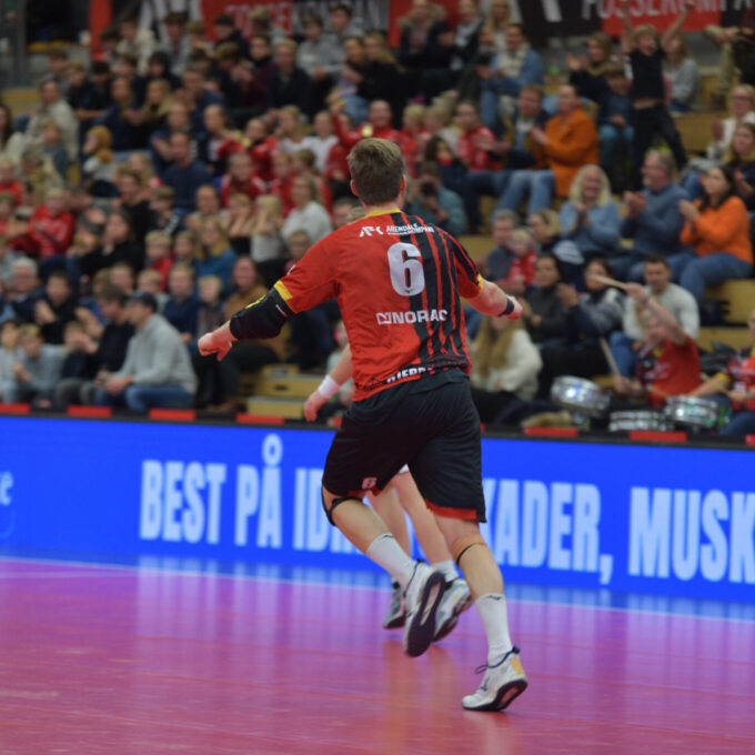 Sondre Gjerdalen jublet for scoring mot Fjellhammer.