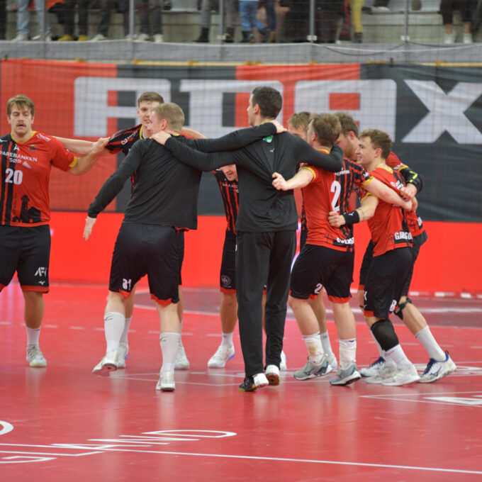 ØIF Arendal sine spillere leverte varene under Folkets kamp mot Fjellhammer.